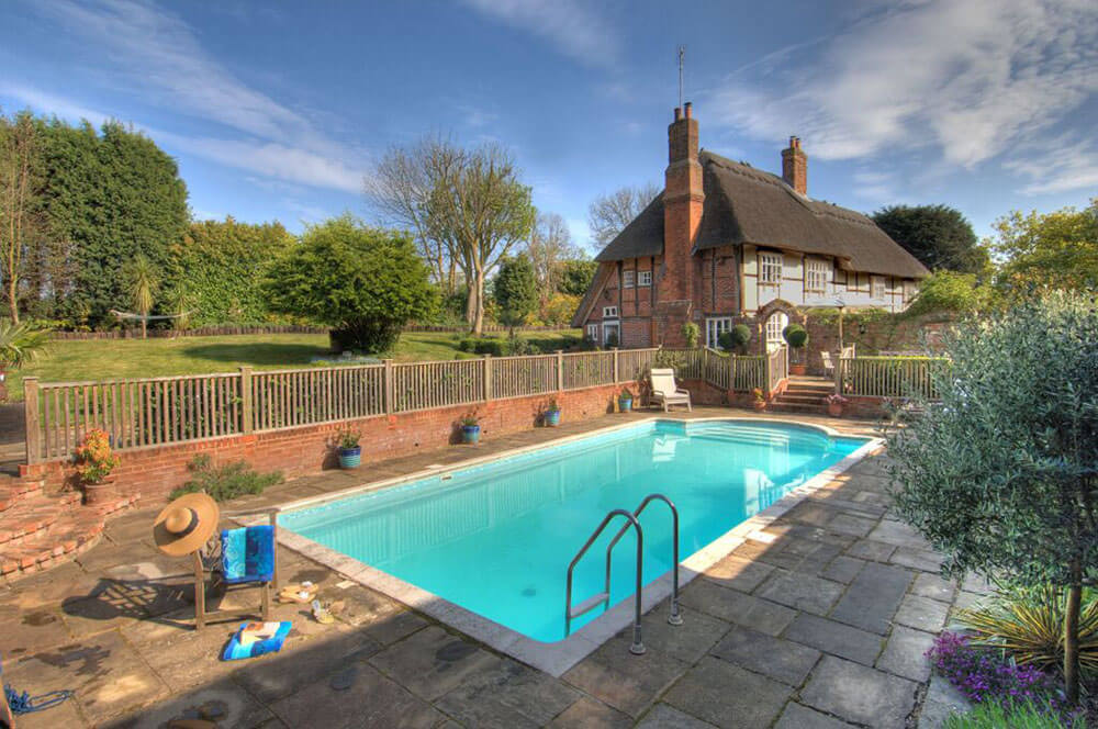 Group Holiday Cottages: Manor Farmhouse