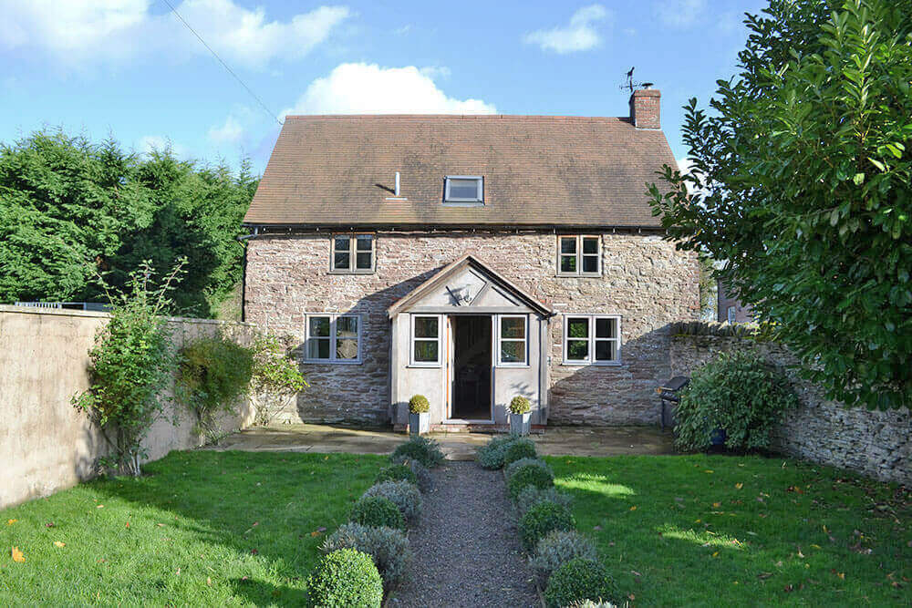 Cottages for Easter: Hampton Wafrew Cottage, Staycation Holidays