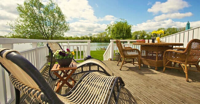 holiday cottages near pubs: Cotswold Lake Houses, Cotswold Water Park