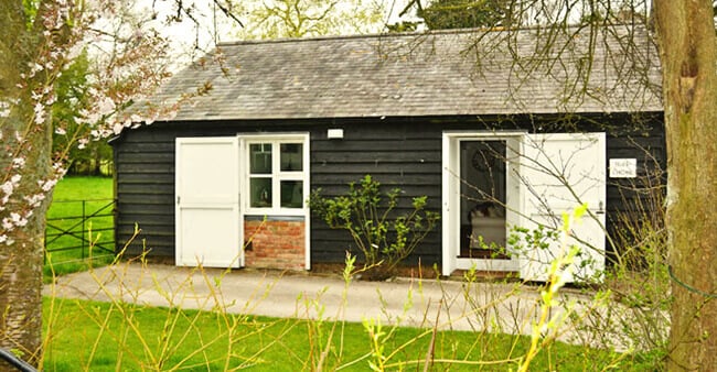 holiday cottages near pubs: Stable Cottage, near Pewsey, Wiltshire