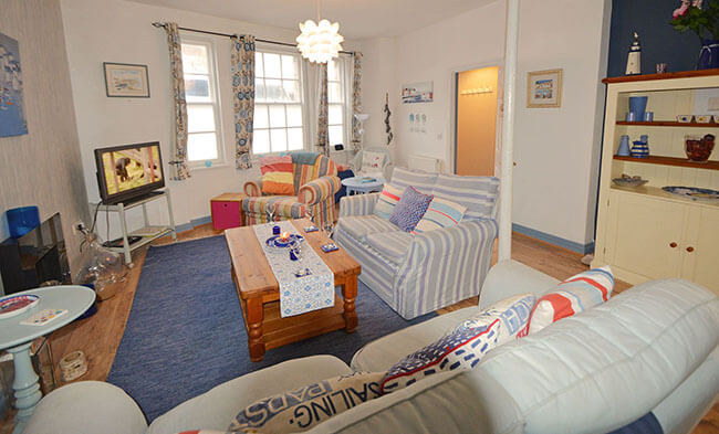 Circular Dorset Walk: Wavecrest holiday cottage, Fortuneswell, Staycation holidays
