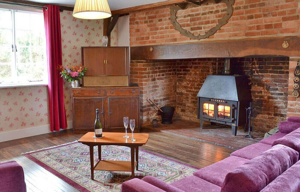 Cottages with an open fire: Larkin Farmhouse