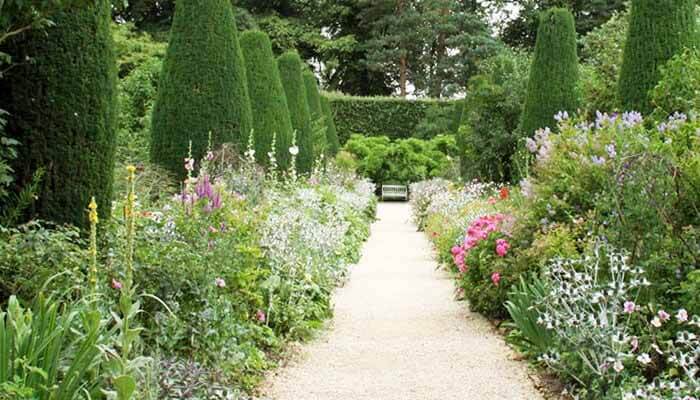 Cotswolds Gardens and Arboreta: The Courts Garden