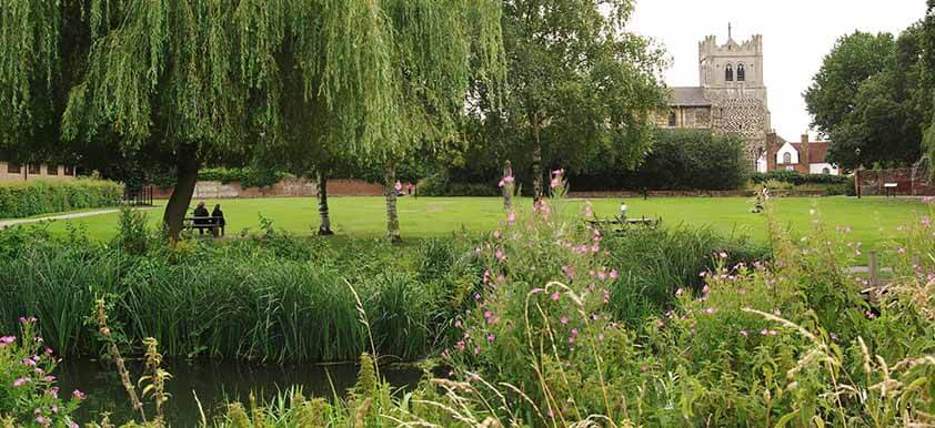 Essex Gardens: Waltham Abbey Gardens