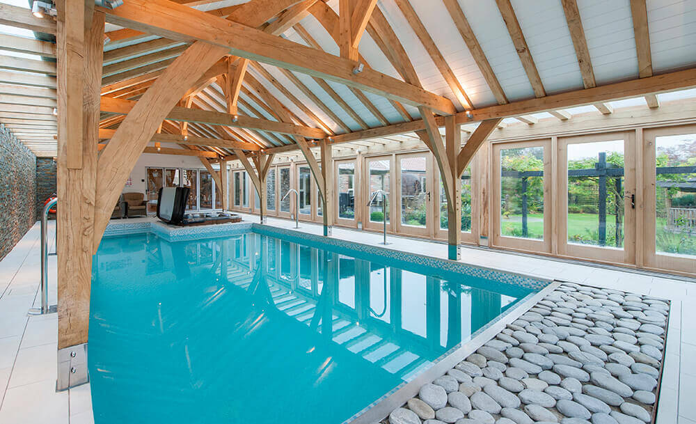 Spa Cottages: Spa Cottages: Henfield Barn has spa facilities and a heated indoor jacuzzi and swimming pool
