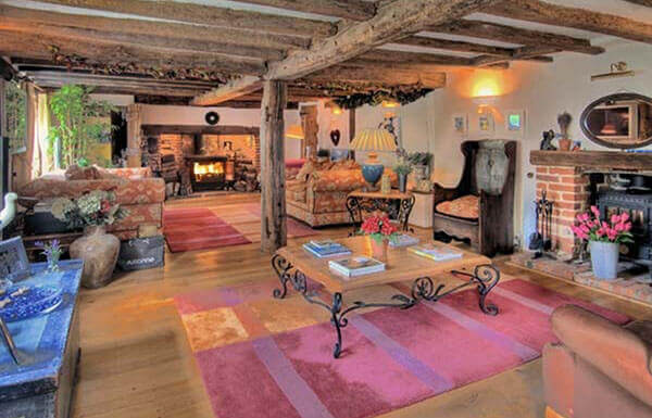 Cottages with an open fire: Manor Farmhouse, Milstead, Kent