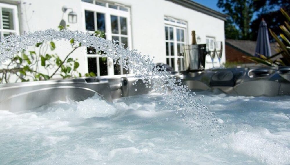 last minute summer holiday cottages: Burrows