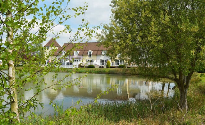 last minute holiday deals: Cast Away, Cotswold Lakes