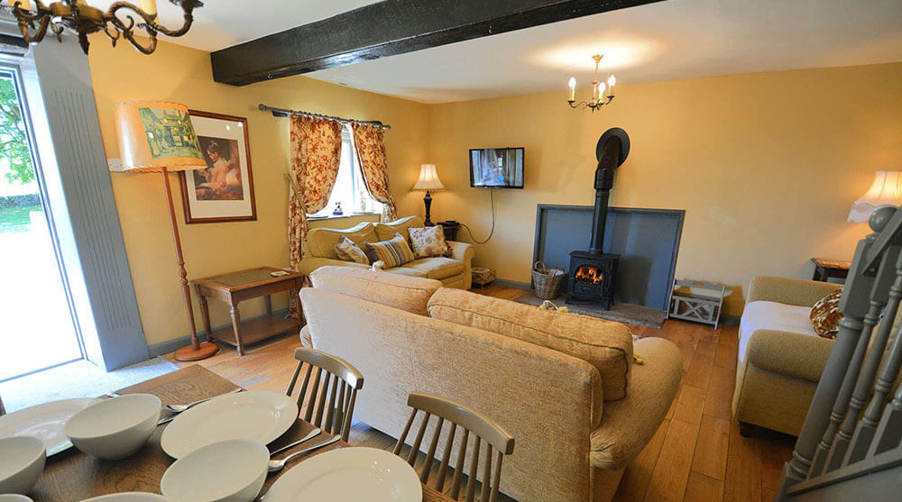 cottages with open fires or wood burning stoves: Haddon Farm Cottages, Bakewell, Derbyshire