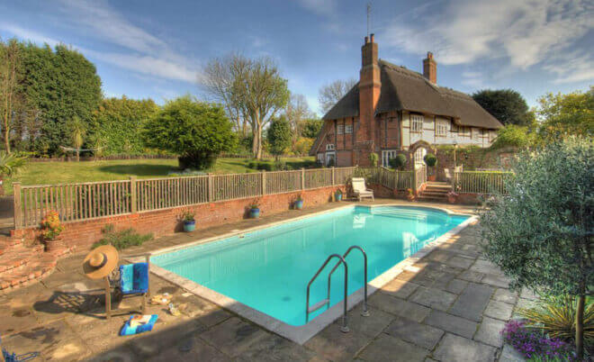 last minute summer holiday offers: Manor Farmhouse, Kent