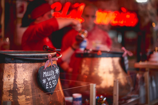 Here are our favourite 2021 Christmas Markets in the Heart of England, all of which can easily be visited whilst staying at one of our nearby holiday cottages in Derbyshire, Herefordshire and Shropshire.