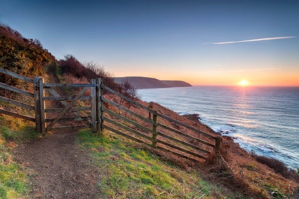 Our 12 top spring nature walks have been chosen for their features which come alive in spring. Whether you're looking for stunning views, wildlife spotting or spring flowers these walks have it all.