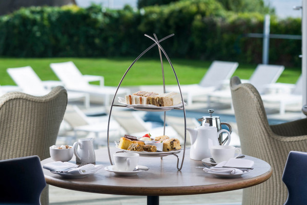 There’s nothing quite like an indulgent afternoon tea whilst on a staycation, whether you are on a romantic getaway or a group family holiday. We’ve rounded up 10 amazing places to try afternoon tea on your next Staycation Holiday.