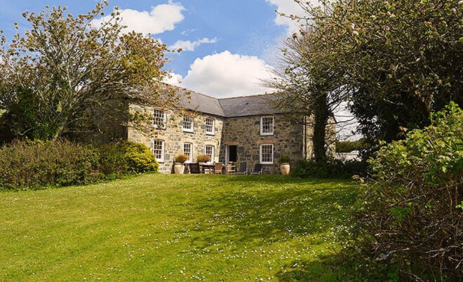 last minute summer holiday offers: Bonython Farmhouse, Cornwall