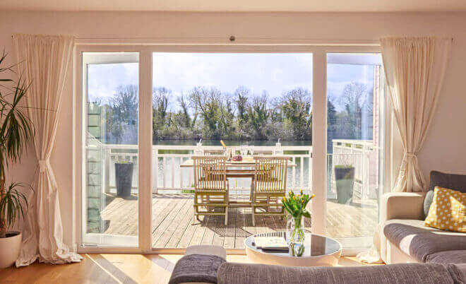 UK summer holiday cottages: Twitchers Lodge, Cotswold Lakes
